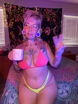 Snapshot of GoldieBakeman chatting on October 2025 08:17:02 PM GoldieBakeman online show from October 2025 08:17:02 PM