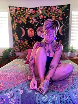 Snapshot of GoldieBakeman chatting on October 2025 04:08:01 PM GoldieBakeman online show from October 2025 04:08:01 PM