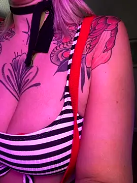 Snapshot of GoldieBakeman chatting on October 2025 06:01:01 PM GoldieBakeman online show from October 2025 06:01:01 PM