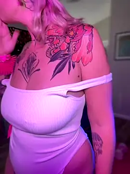 Snapshot of GoldieBakeman chatting on October 2025 03:57:02 PM GoldieBakeman online show from October 2025 03:57:02 PM