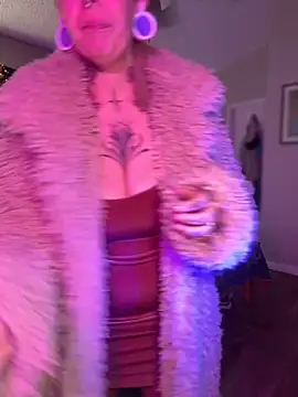 Snapshot of GoldieBakeman chatting on October 2025 06:42:02 PM GoldieBakeman online show from October 2025 06:42:02 PM