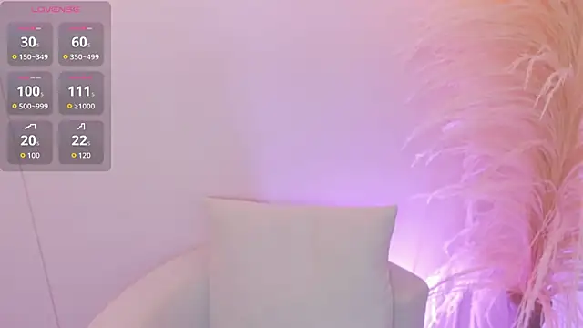 thaliafox  online show from April 2026 06:03:01 PM