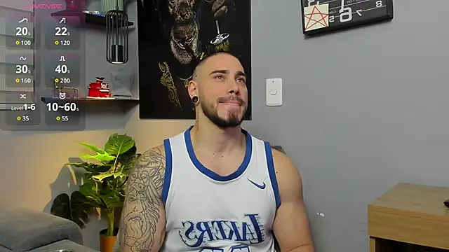 Giorgio-Leone online show from December 2025 12:40:01 AM