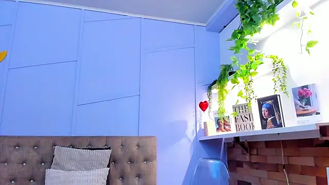 nathalie rossel online show from October 2025 07:58:02 PM