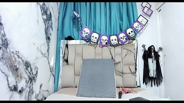 dafne queenn online show from October 2025 12:27:02 PM