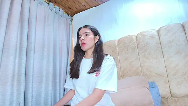 Snapshot of dafne_queenn chatting on February 2026 01:12:02 PM dafne queenn online show from February 2026 01:12:02 PM