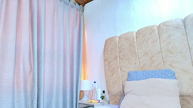 Snapshot of dafne_queenn chatting on February 2026 01:10:01 PM dafne queenn online show from February 2026 01:10:01 PM