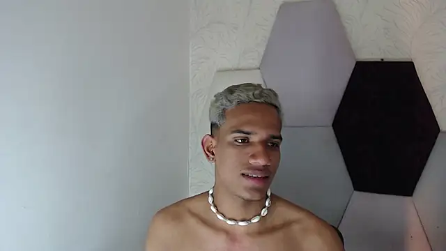 AbrahanBratz online show from January 2025 06:00:01 PM