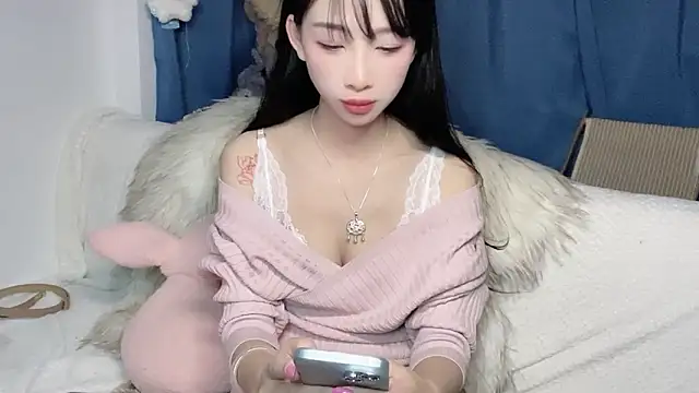 Lili-2 online show from December 2025 04:45:02 PM