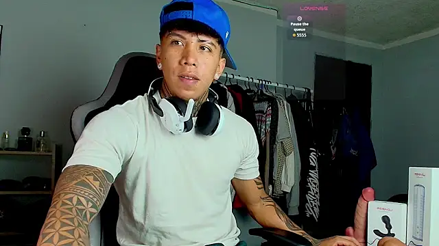 Snapshot of Nickhot0609 chatting on October 2025 11:18:02 AM Nickhot0609 online show from October 2025 11:18:02 AM