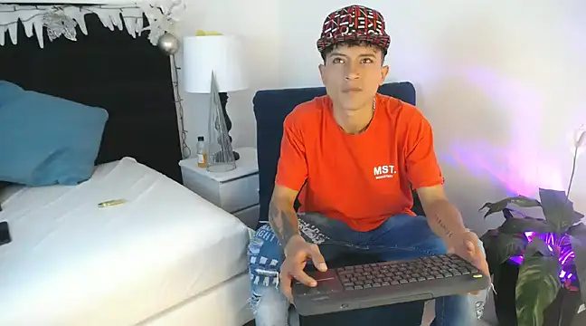 Snapshot of Edward_Milleer chatting on December 2024 03:12:02 PM Edward Milleer online show from December 2024 03:12:02 PM
