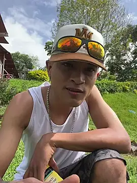 Snapshot of Edward_Milleer chatting on December 2024 07:22:02 PM Edward Milleer online show from December 2024 07:22:02 PM
