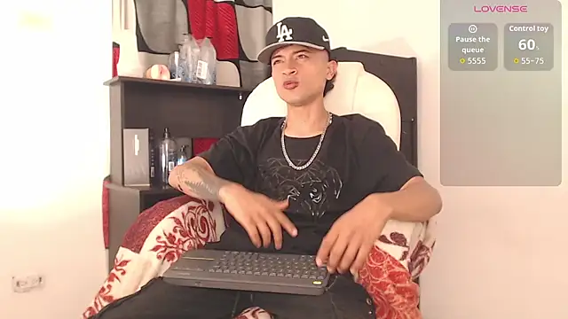 Snapshot of Edward_Milleer chatting on September 2025 02:40:02 PM Edward Milleer online show from September 2025 02:40:02 PM