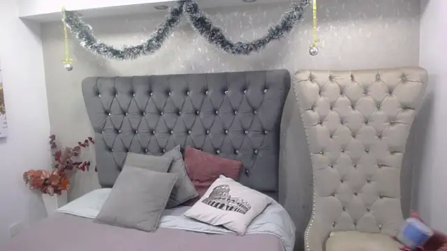 Snapshot of Melodi_Roux chatting on January 2025 11:04:02 AM Melodi Roux online show from January 2025 11:04:02 AM
