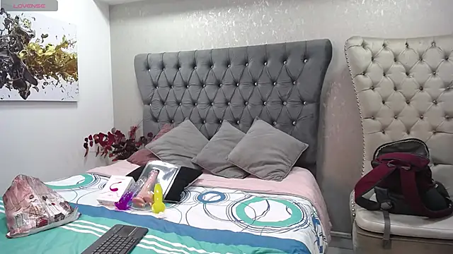 Snapshot of Melodi_Roux chatting on January 2025 01:04:02 PM Melodi Roux online show from January 2025 01:04:02 PM