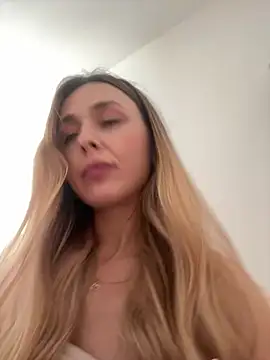 Snapshot of Sophie_Enzo chatting on January 2025 12:18:01 PM Sophie Enzo online show from January 2025 12:18:01 PM