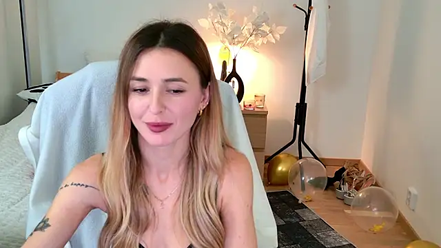 Snapshot of Sophie_Enzo chatting on February 2025 01:45:01 AM Sophie Enzo online show from February 2025 01:45:01 AM