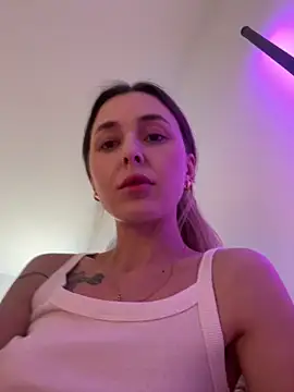Snapshot of Sophie_Enzo chatting on February 2025 11:20:01 PM Sophie Enzo online show from February 2025 11:20:01 PM