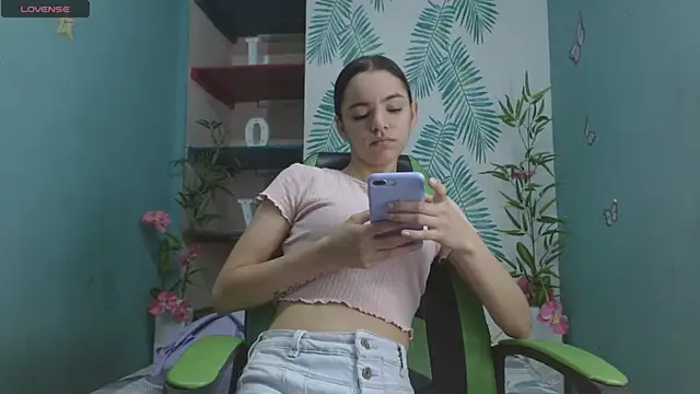 Mia-kalinfa online show from December 2024 12:20:02 PM