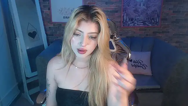 Kitty fox b online show from January 2025 06:52:01 PM