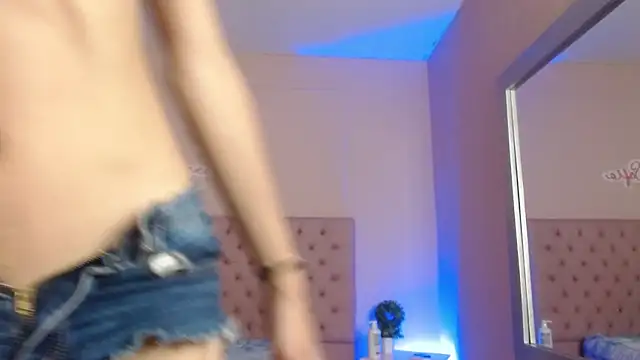 Snapshot of alice_sofia chatting on September 2025 12:04:02 PM alice sofia online show from September 2025 12:04:02 PM