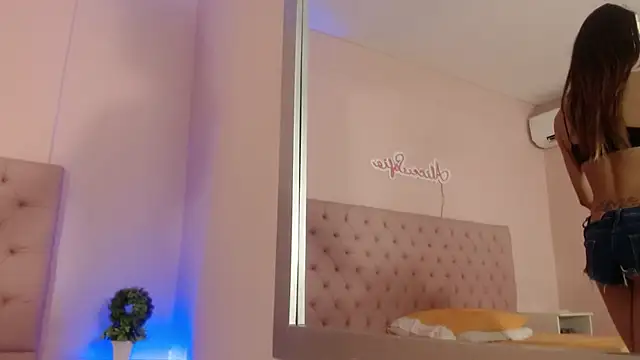 Snapshot of alice_sofia chatting on October 2025 12:02:02 PM alice sofia online show from October 2025 12:02:02 PM