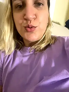 Snapshot of Bia_sexynovaes chatting on October 2025 01:09:02 AM Bia sexynovaes online show from October 2025 01:09:02 AM