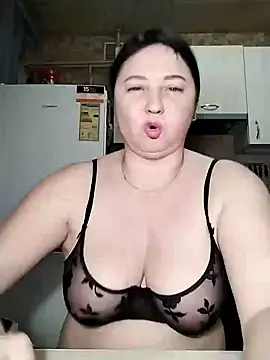 Snapshot of Holly-69 chatting on January 2025 09:05:01 PM Holly-69 online show from January 2025 09:05:01 PM