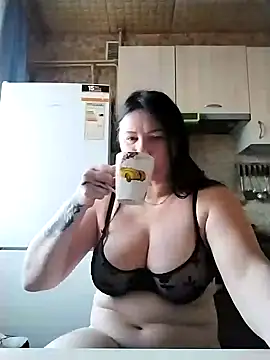 Snapshot of Holly-69 chatting on February 2025 07:20:01 AM Holly-69 online show from February 2025 07:20:01 AM