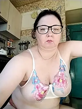 Snapshot of Holly-69 chatting on June 2026 10:47:02 AM Holly-69 online show from June 2026 10:47:02 AM