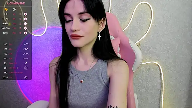 Snapshot of Molly_Crystall chatting on May 2026 03:11:02 AM Molly Crystall online show from May 2026 03:11:02 AM
