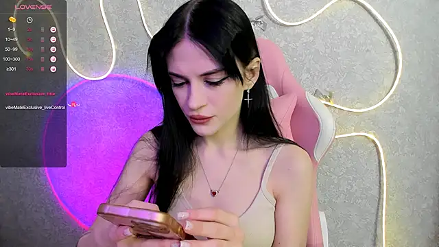 Snapshot of Molly_Crystall chatting on May 2026 02:50:01 AM Molly Crystall online show from May 2026 02:50:01 AM