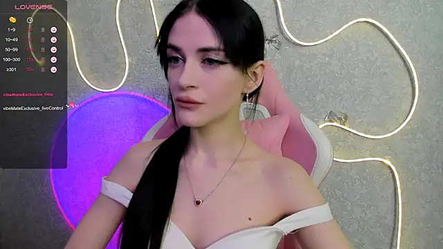 Snapshot of Molly_Crystall chatting on May 2026 02:52:01 AM Molly Crystall online show from May 2026 02:52:01 AM