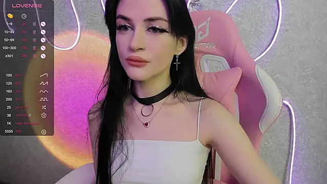 Snapshot of Molly_Crystall chatting on June 2026 03:20:02 AM Molly Crystall online show from June 2026 03:20:02 AM