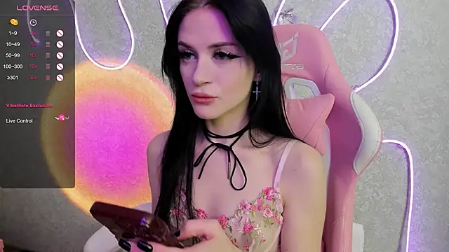 Snapshot of Molly_Crystall chatting on July 2026 03:37:01 AM Molly Crystall online show from July 2026 03:37:01 AM