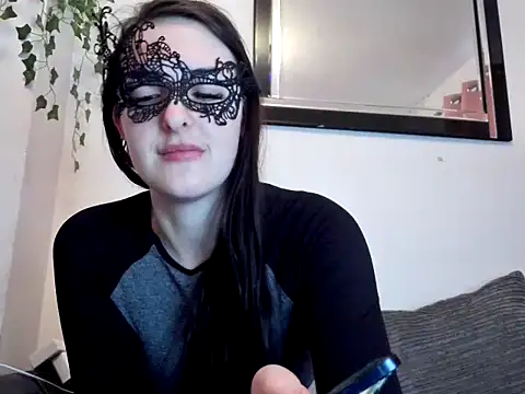 LexiSnowUK online show from February 2025 09:41:01 AM