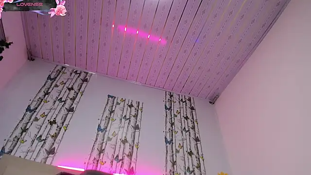 Strella ferrera online show from September 2025 02:33:02 PM