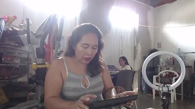 anniecoopeer online show from February 2025 08:04:01 PM