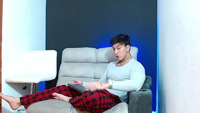 JUSTIN FULLER1 online show from April 2026 06:13:02 PM