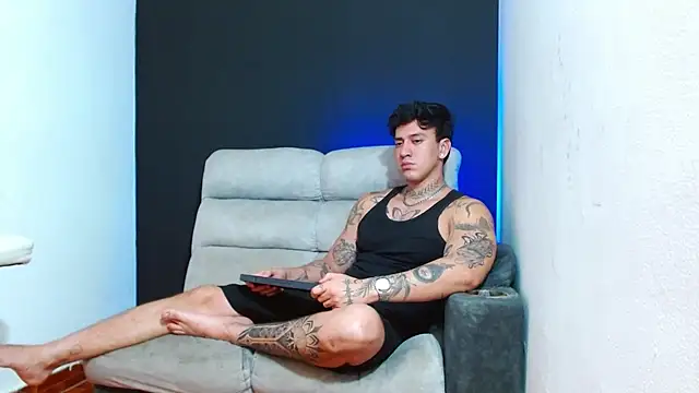 Snapshot of JUSTIN_FULLER1 chatting on June 2026 04:33:02 AM JUSTIN FULLER1 online show from June 2026 04:33:02 AM