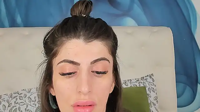 SkinnyDolly online show from December 2025 03:14:02 AM