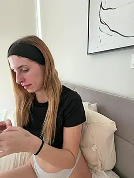 emma05 online show from March 2026 11:35:01 AM