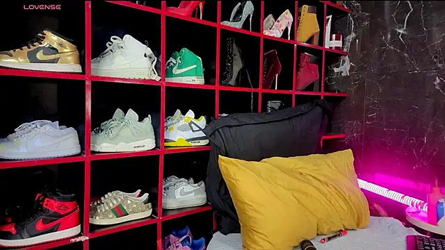 Indianbrownie online show from April 2026 10:36:01 AM