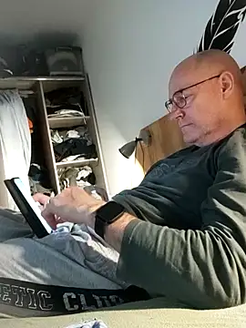 bogland33 online show from April 2026 07:26:02 PM