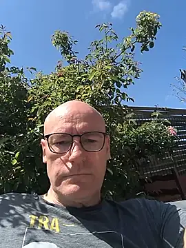 Snapshot of bogland33 chatting on June 2026 10:52:01 AM bogland33 online show from June 2026 10:52:01 AM