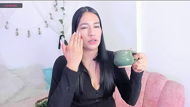 Sara Kurt online show from January 2025 01:03:02 PM