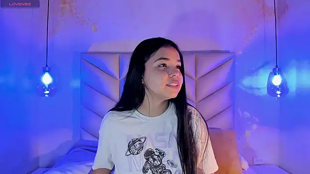 Snapshot of AuroraFiore chatting on February 2025 11:32:01 PM AuroraFiore online show from February 2025 11:32:01 PM