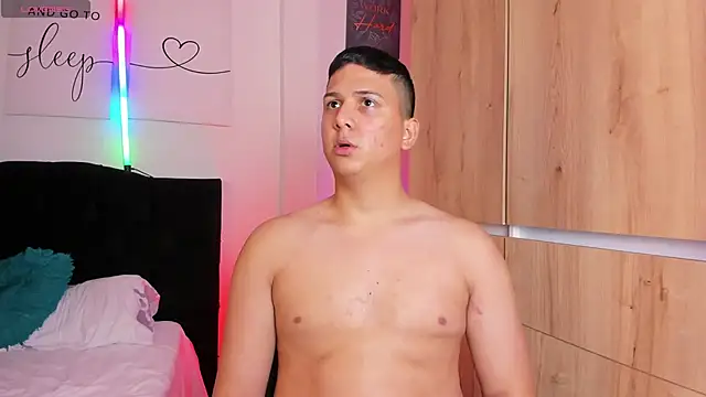 Snapshot of ANDREZALVAREZ chatting on February 2025 04:18:02 AM ANDREZALVAREZ online show from February 2025 04:18:02 AM