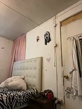 kittyprettybby online show from November 2025 01:44:01 PM