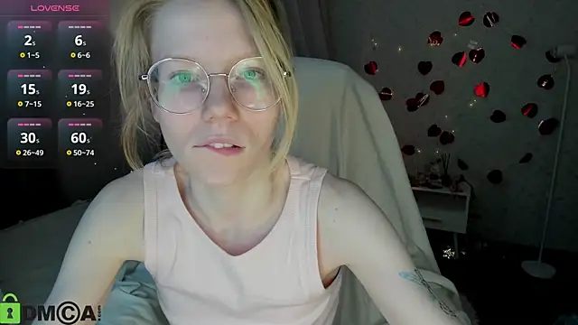 Snapshot of Esme_Runn chatting on June 2026 03:08:02 AM Esme Runn online show from June 2026 03:08:02 AM